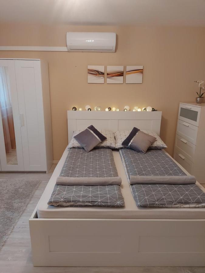 Ferienwohnung Hattyu Apartman Szegedin Exterior foto