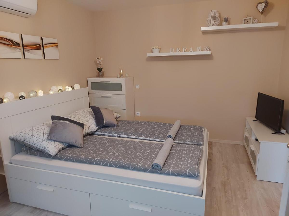Ferienwohnung Hattyu Apartman Szegedin Exterior foto